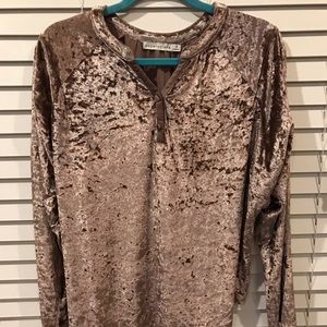 Crushed velvet long sleeve shirt.